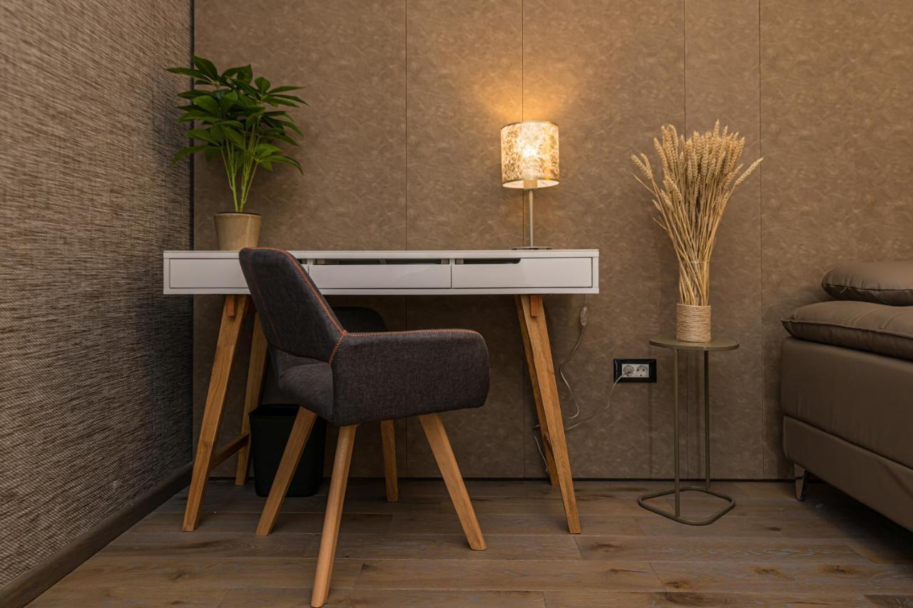 Promenada Studios Braşov Buitenkant foto