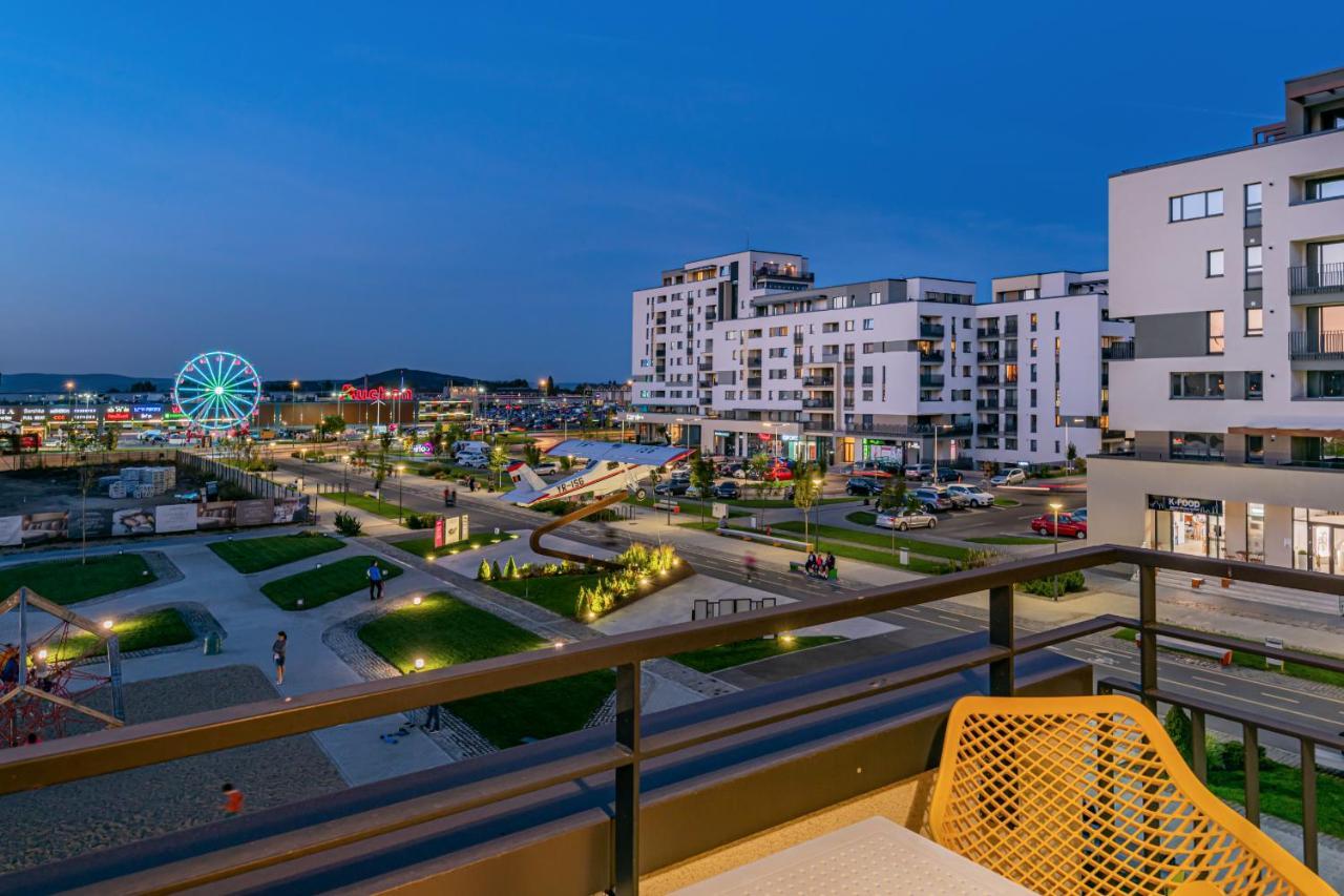 Promenada Studios Braşov Buitenkant foto