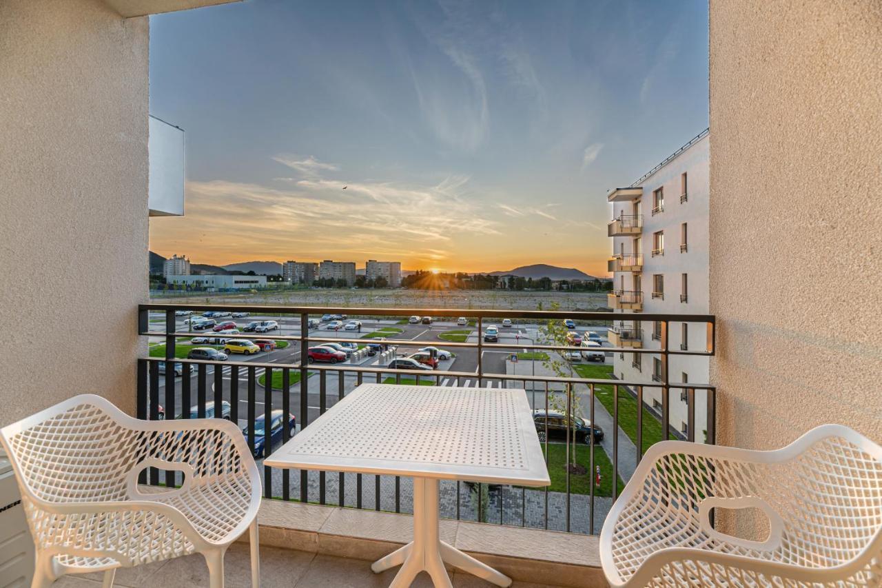 Promenada Studios Braşov Buitenkant foto