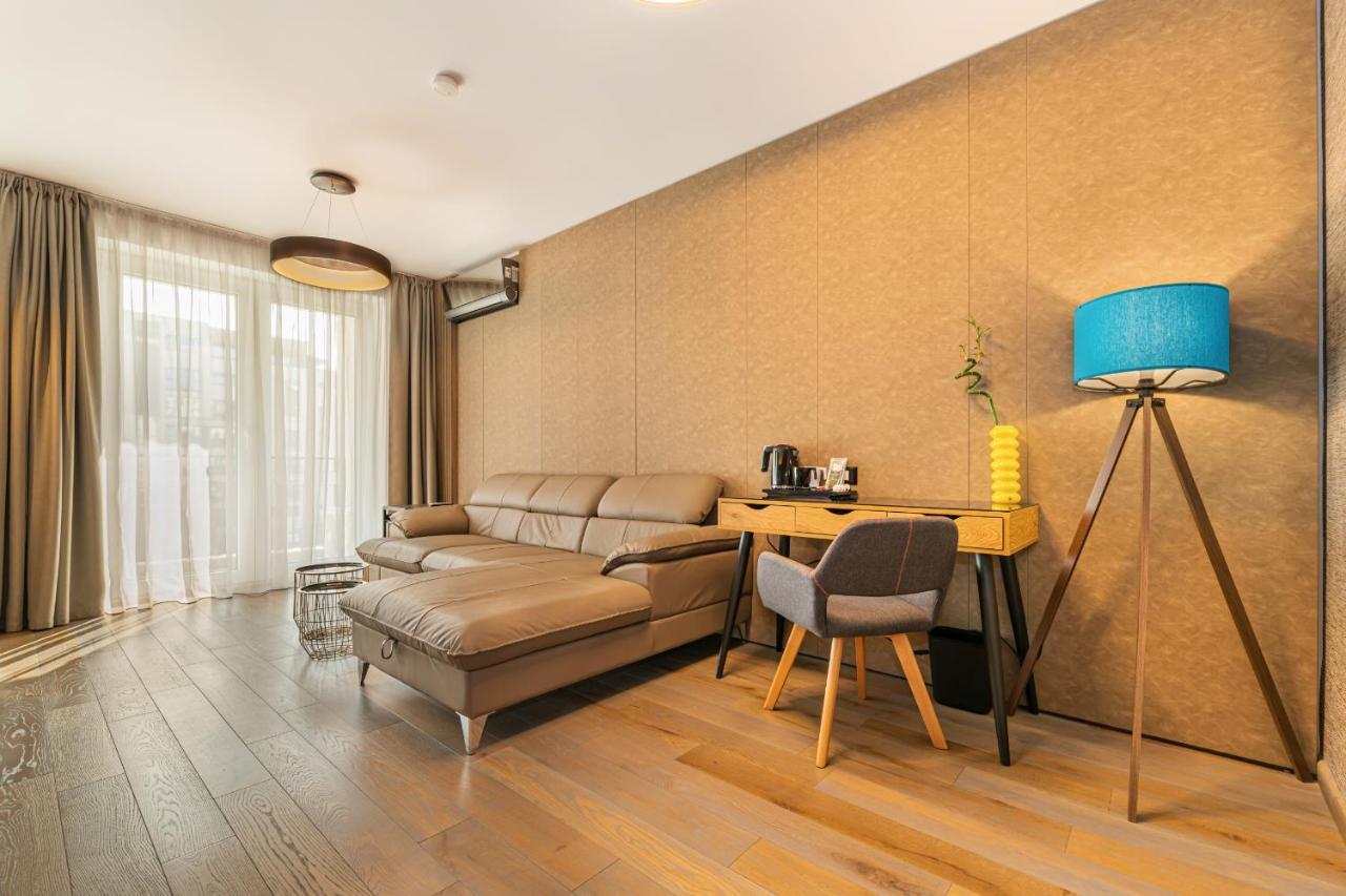 Promenada Studios Braşov Buitenkant foto