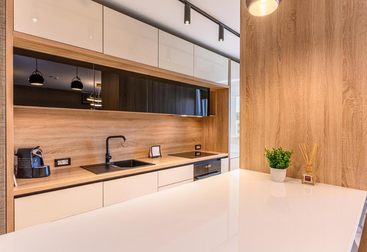 Promenada Studios Braşov Buitenkant foto