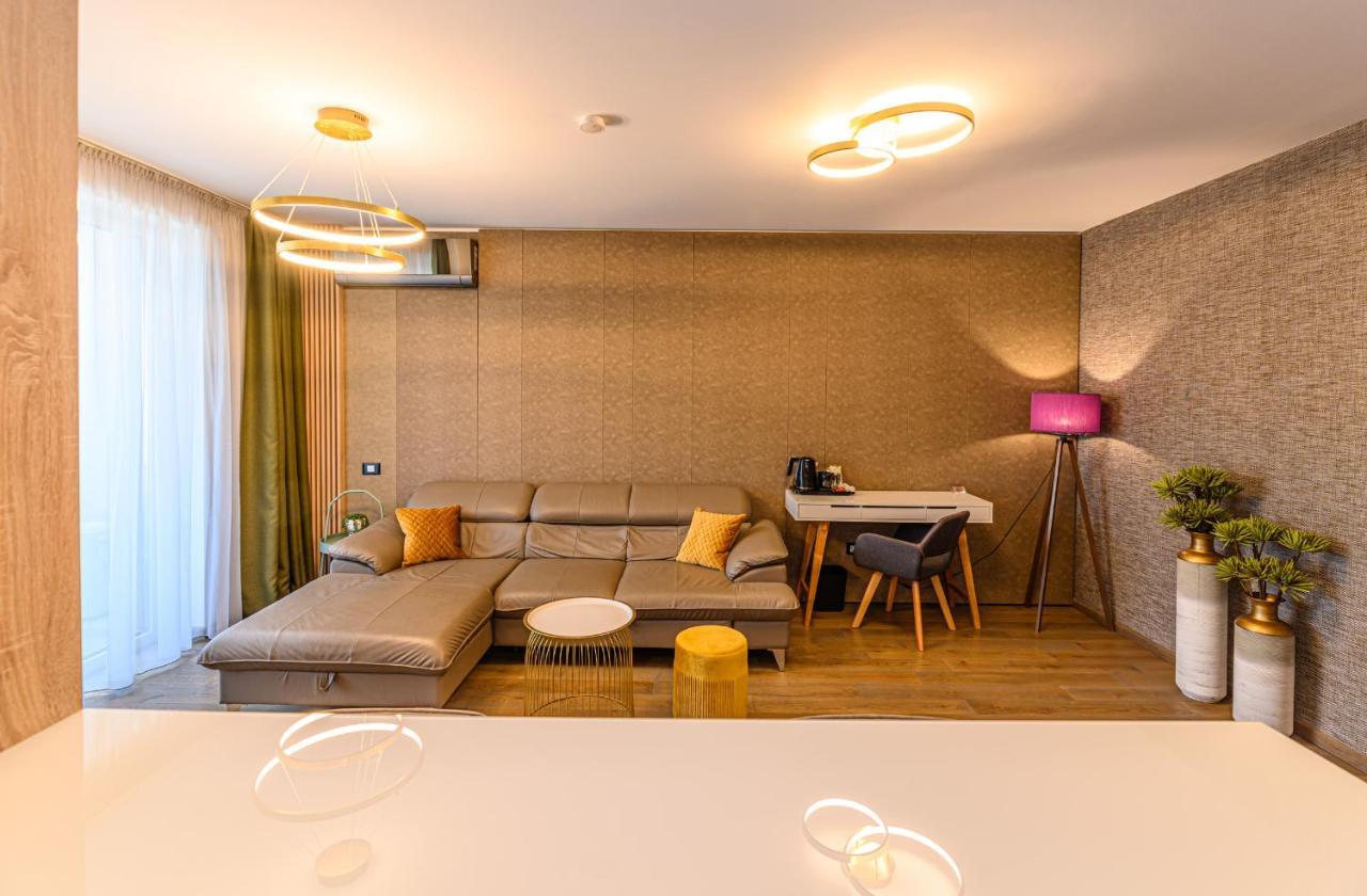 Promenada Studios Braşov Buitenkant foto