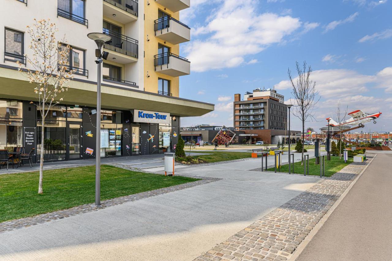 Promenada Studios Braşov Buitenkant foto