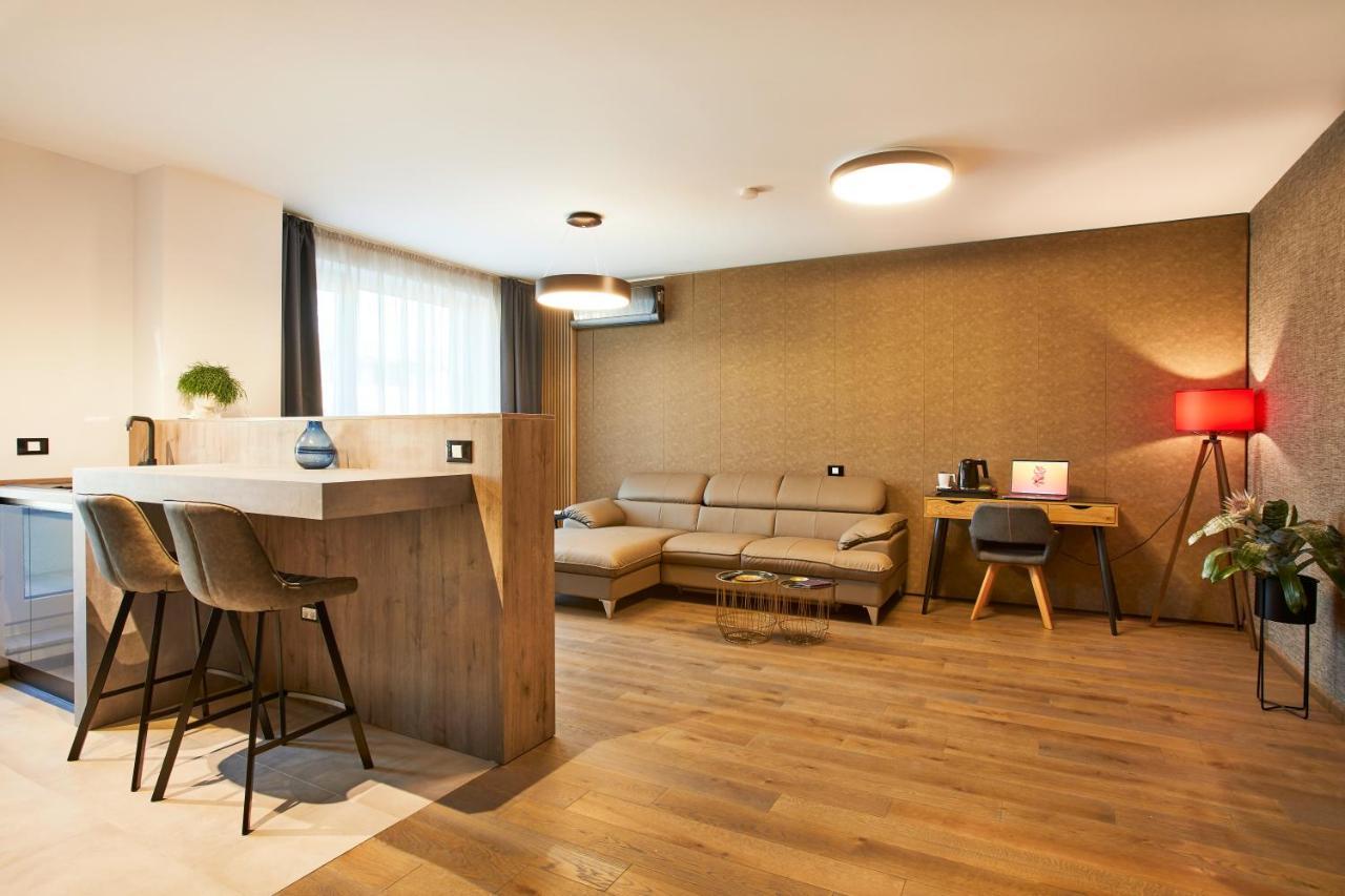 Promenada Studios Braşov Buitenkant foto